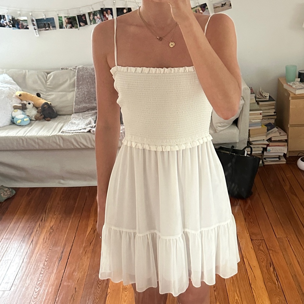 Elegant White Sleeveless Dress